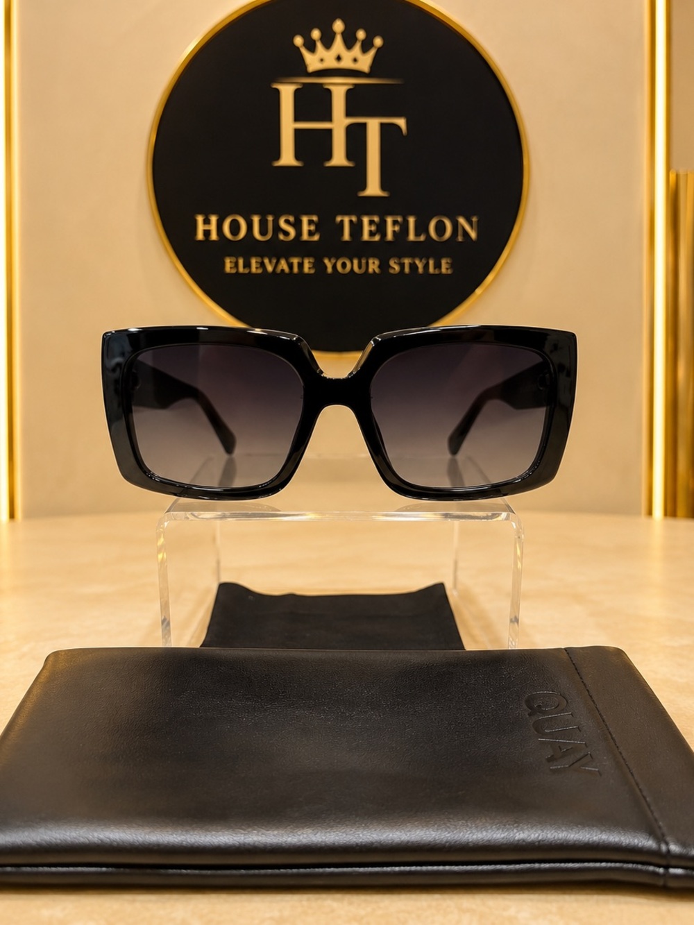 QUAY OVERSIZED BLACK SQUARE GRADIENT SUNGLASSES 56-19-147 - Picture 4 of 5